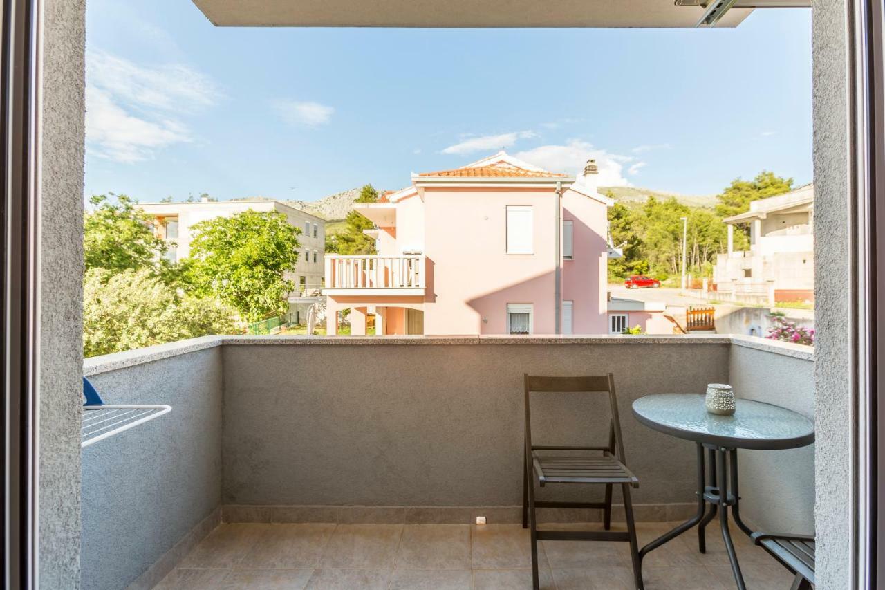 Apartments Karlo Подстрана Екстер'єр фото
