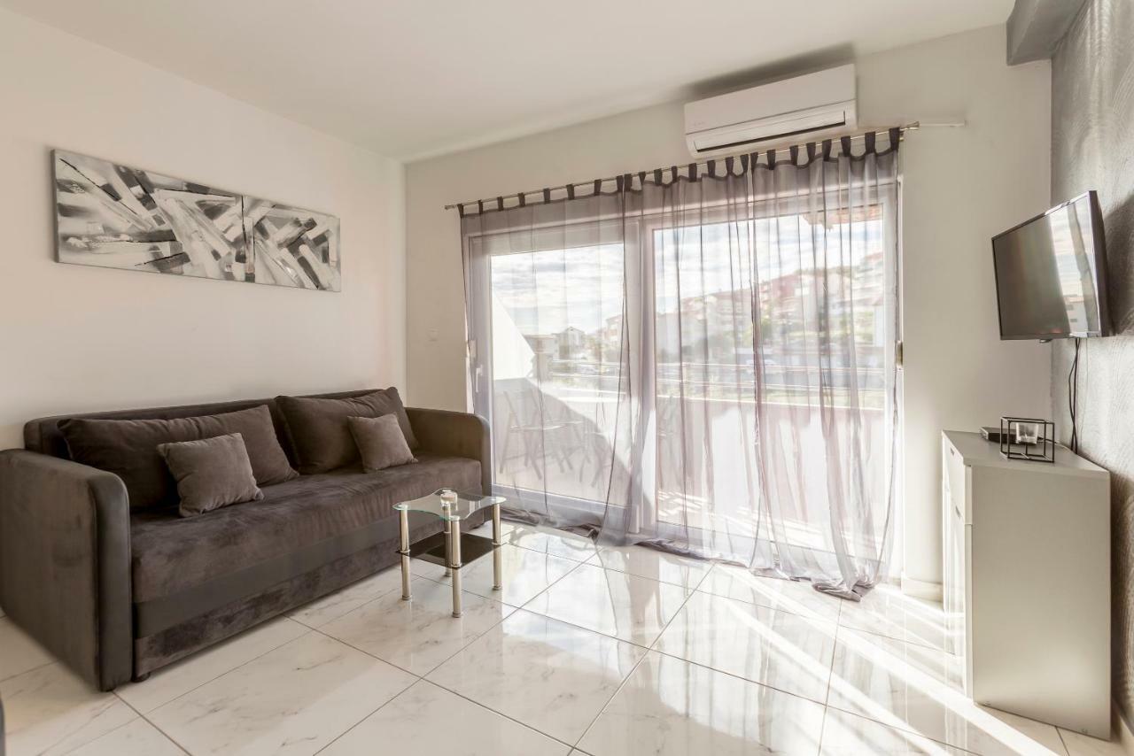 Apartments Karlo Подстрана Екстер'єр фото