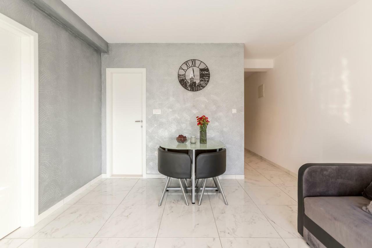 Apartments Karlo Подстрана Екстер'єр фото