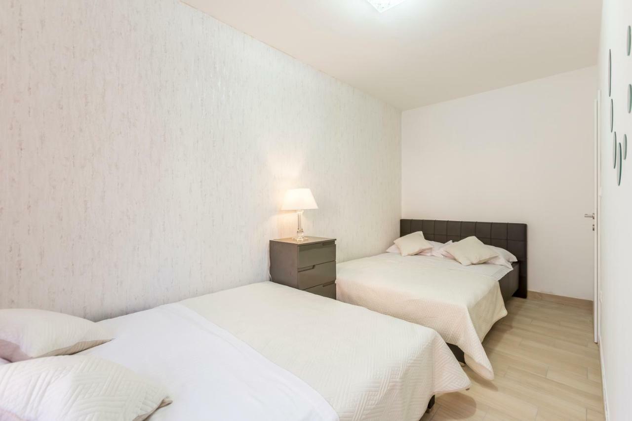 Apartments Karlo Подстрана Екстер'єр фото